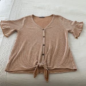 Rust/white striped button front shirt with flutter sleeves and a front tie szM